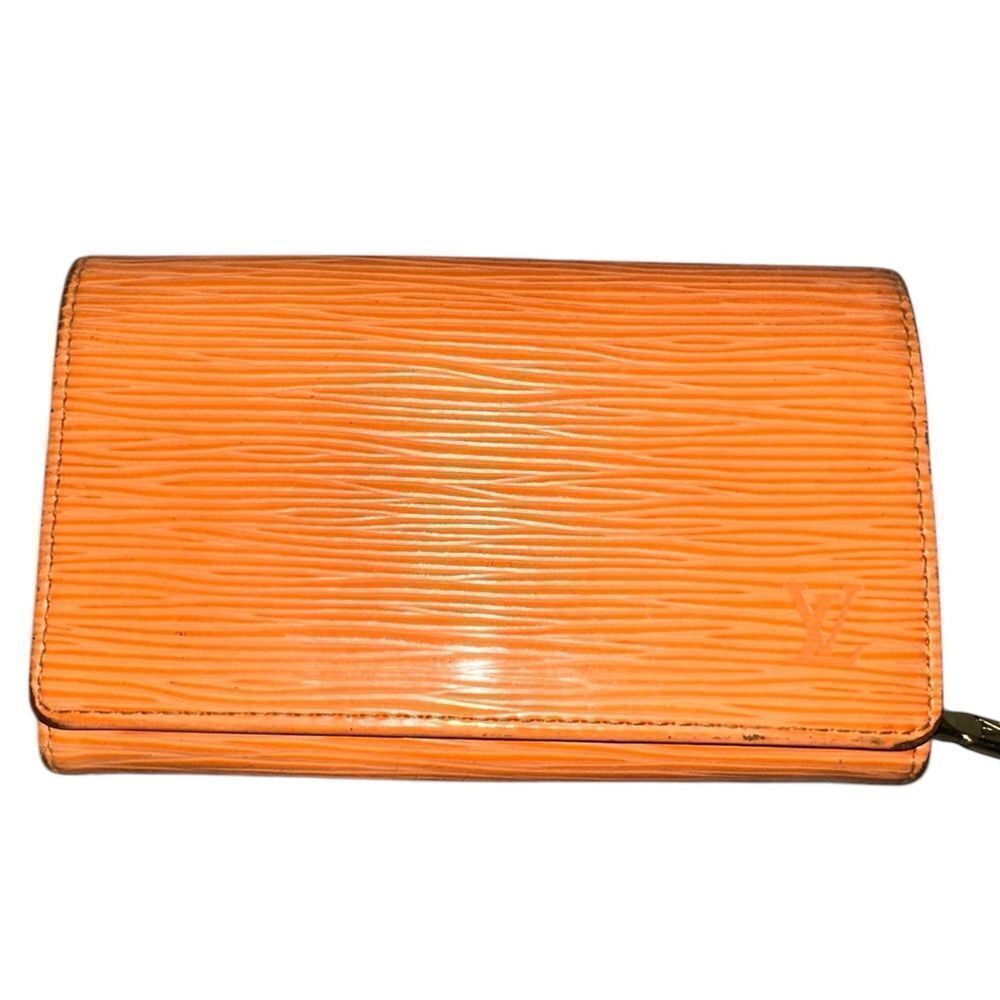 Authentic Louis Vuitton epi leather snap wallet. Orange. - Picture 15 of 16